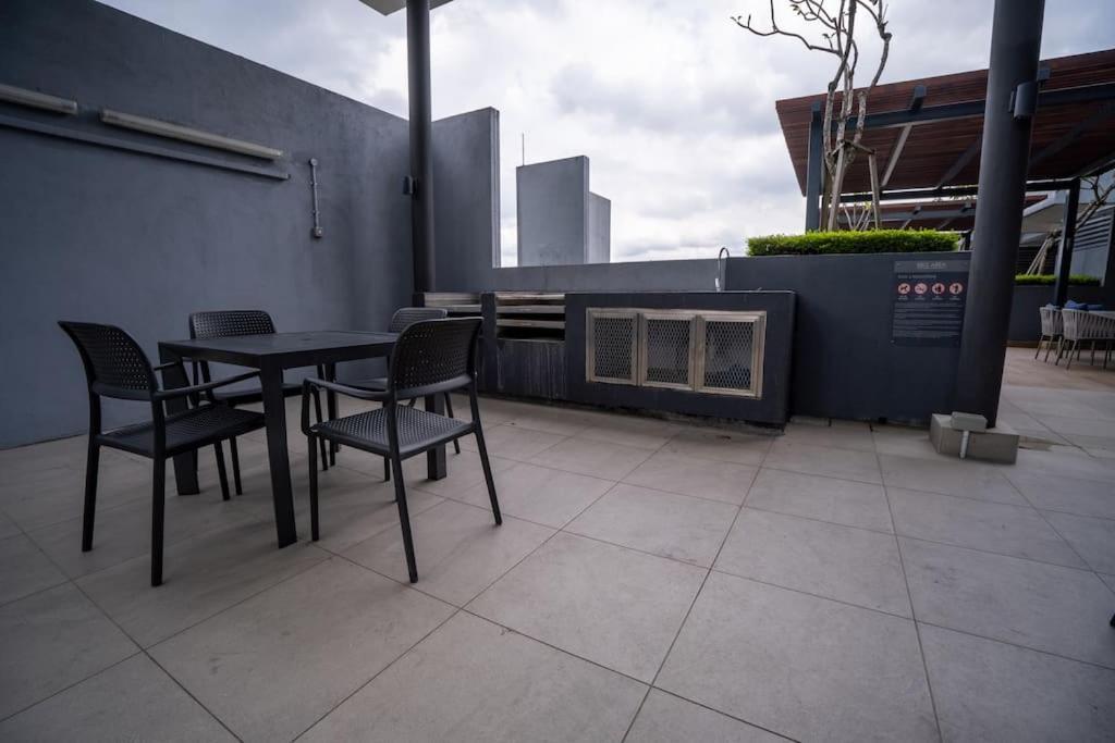 Apartment Neu By Cozy Unit L30rb 2pax Near Klcc & Jelatek Lrt *